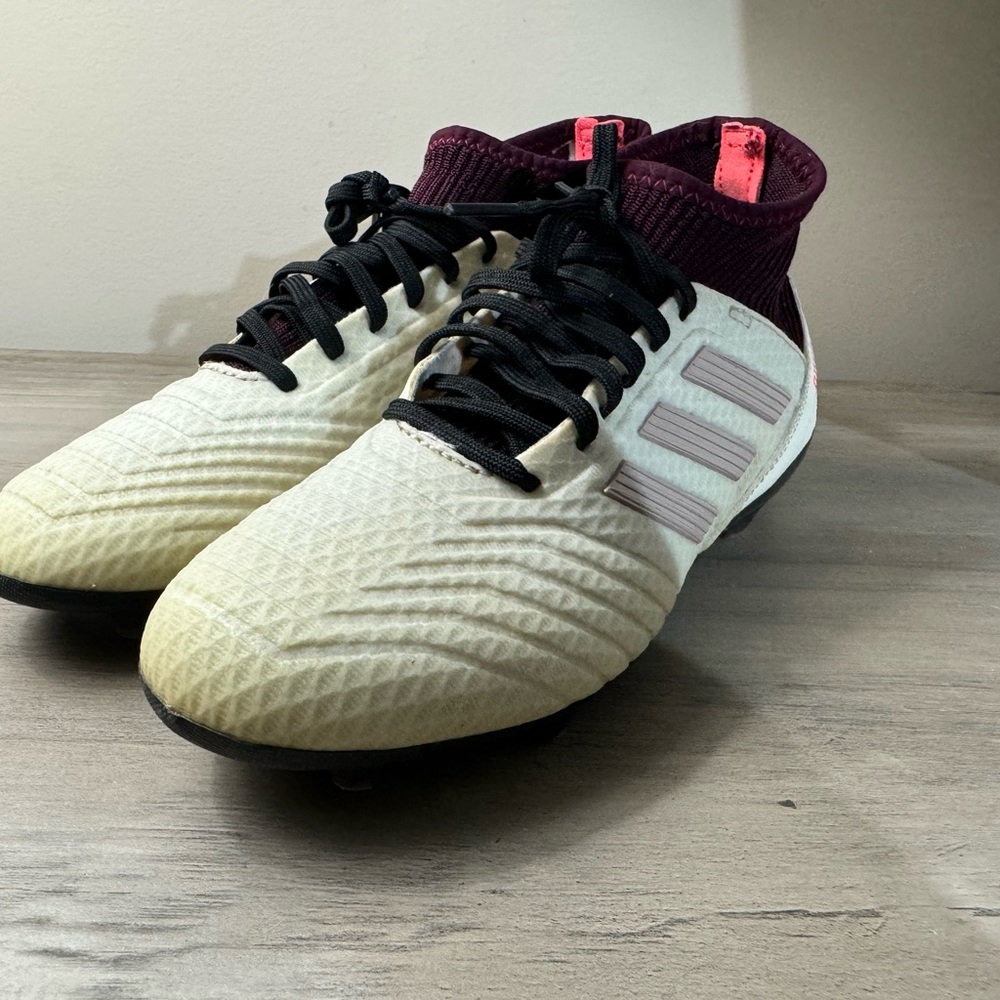 ADIDAS Predator Women’s Soccer Cleats Sz 7 - Picture 2 of 10